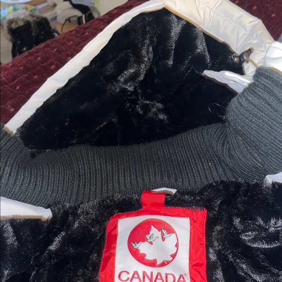Canada Goose Quilted White Jacket with Black Accents - Picture 7 of 9